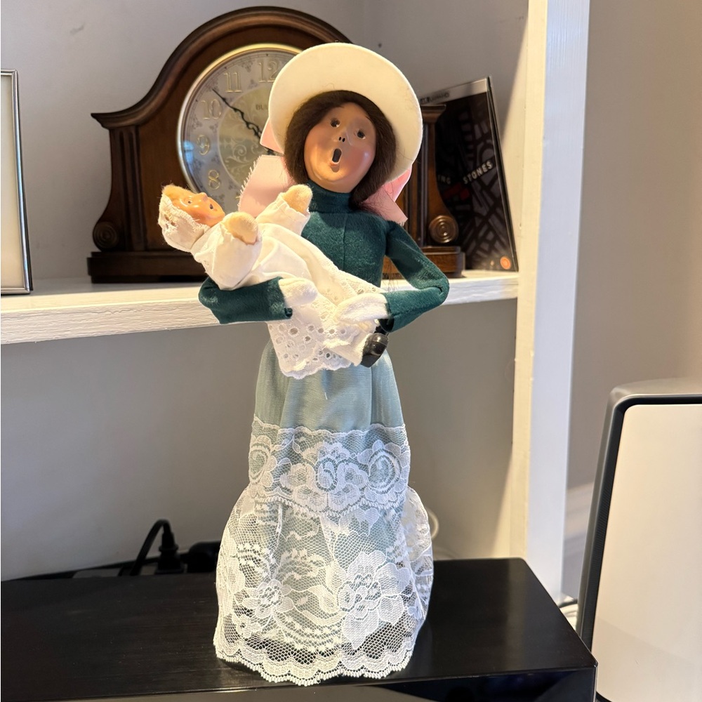 Byers’ Choice Caroler - Victorian Woman with Baby